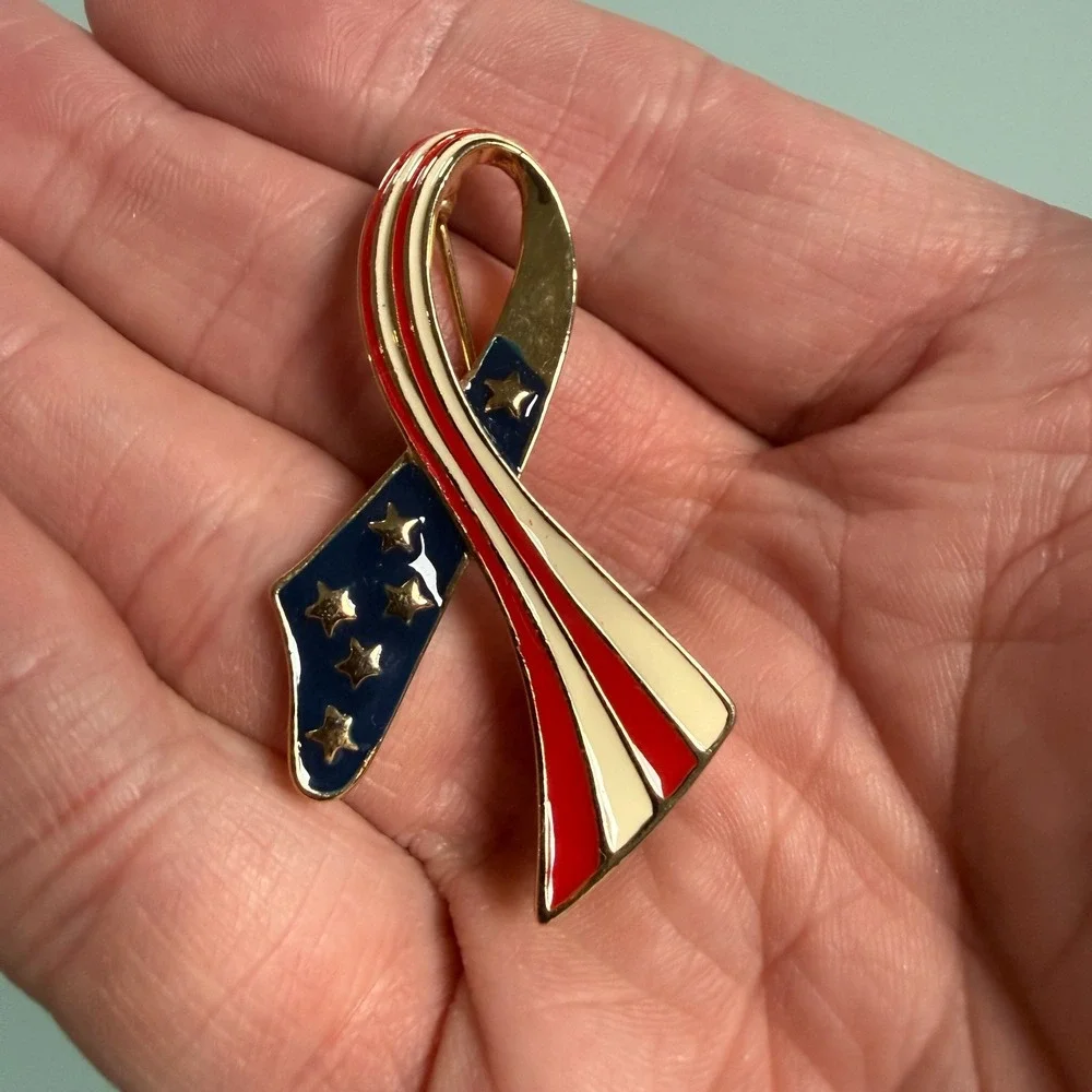 VTG American Flag Ribbon Pin Copywrite Darleen USA 9-11-2001